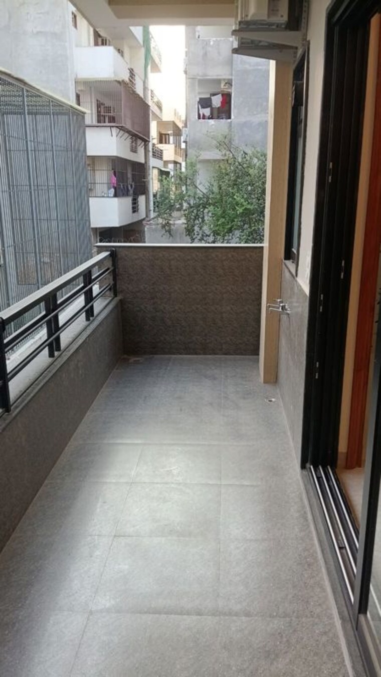 Balcony, vipul-world-floors 3 Bedroom 192 Sq.Yd. Builder Floor In Sector 48 Gurgaon 10413682