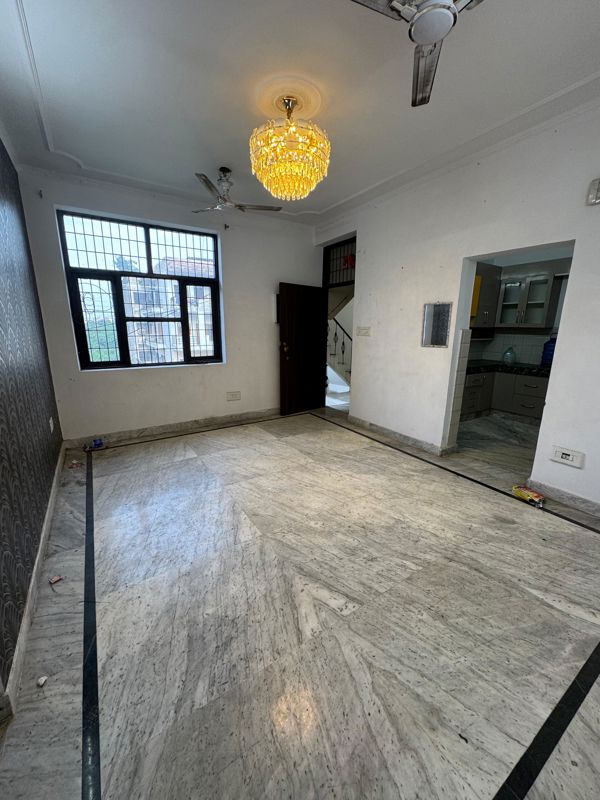 3 BHK + Pooja Room,Servant Room,Extra Room Builder Floor For Rent in Green Fields Colony