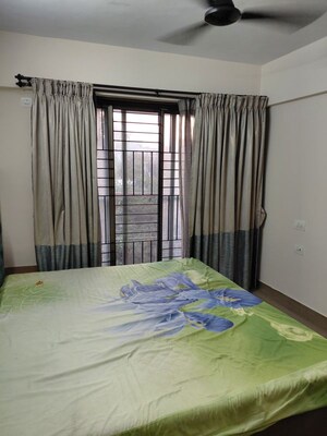 Bedroom in 2 BHK Apartment at Madhu Vasan Apartment, Vile Parle East – for Rent