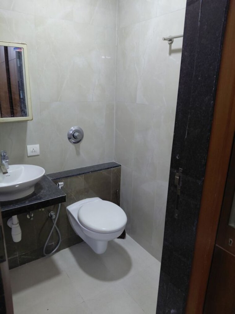 Bathroom, madhu-vasan-apartment 2 Bedroom 650 Sq.Ft. Apartment In Vile Parle East Mumbai 10413720
