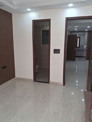 Room in 3 BHK Builder Floor at BPTP District Faridabad, Sector 81 – for Rent