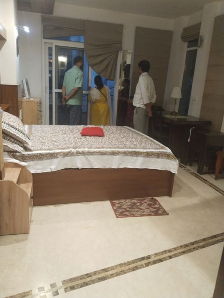 Bedroom, south extension ii 3 Bedroom 1800 Sq.Ft. Builder Floor In South Extension ii Delhi 10413853