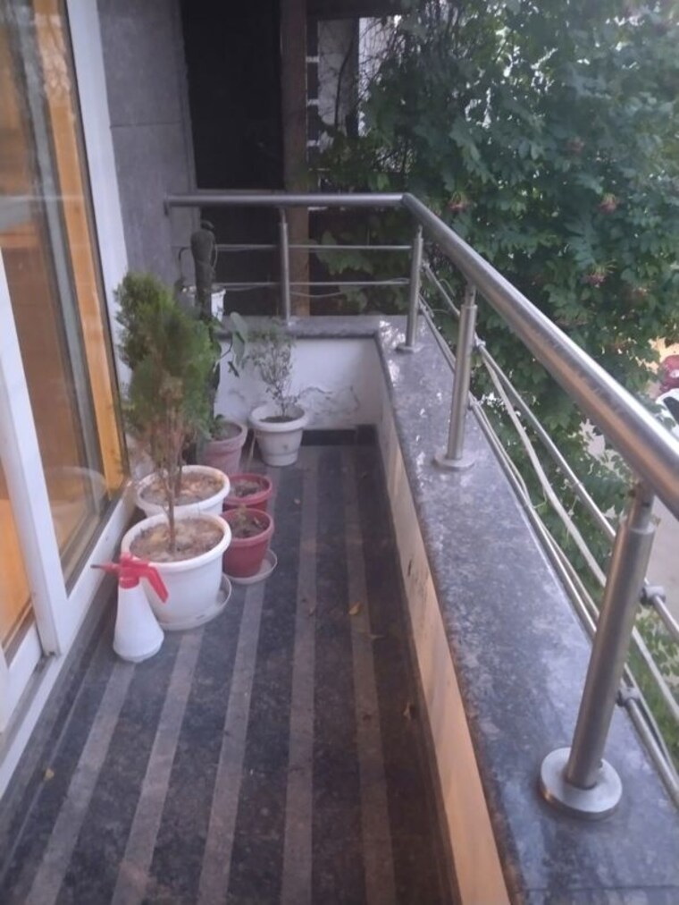 Balcony, south extension ii 3 Bedroom 1800 Sq.Ft. Builder Floor In South Extension ii Delhi 10413853