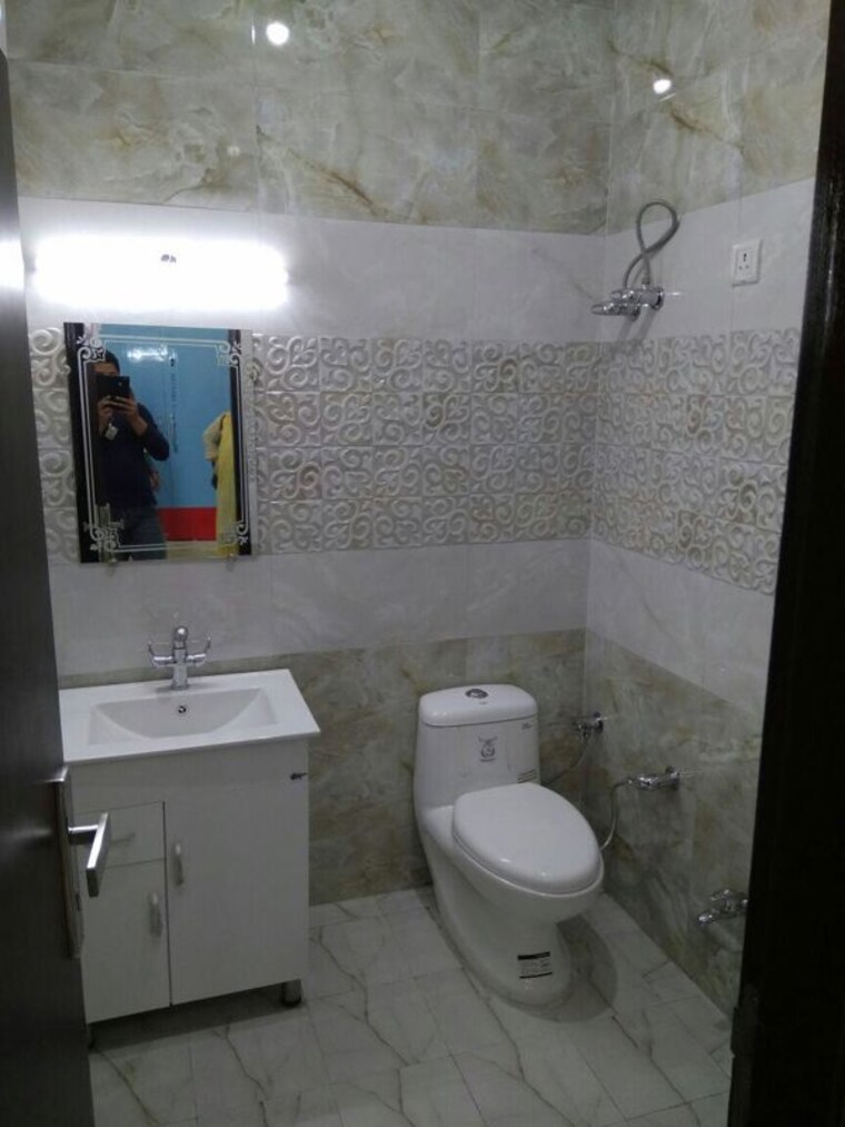 Bathroom, divya-angels 3 Bedroom 1300 Sq.Ft. Builder Floor In Indrapuram Ghaziabad 10413837