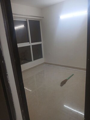 Room in 2 BHK Apartment at Signature Global Proxima, Sector 89 – for Rent
