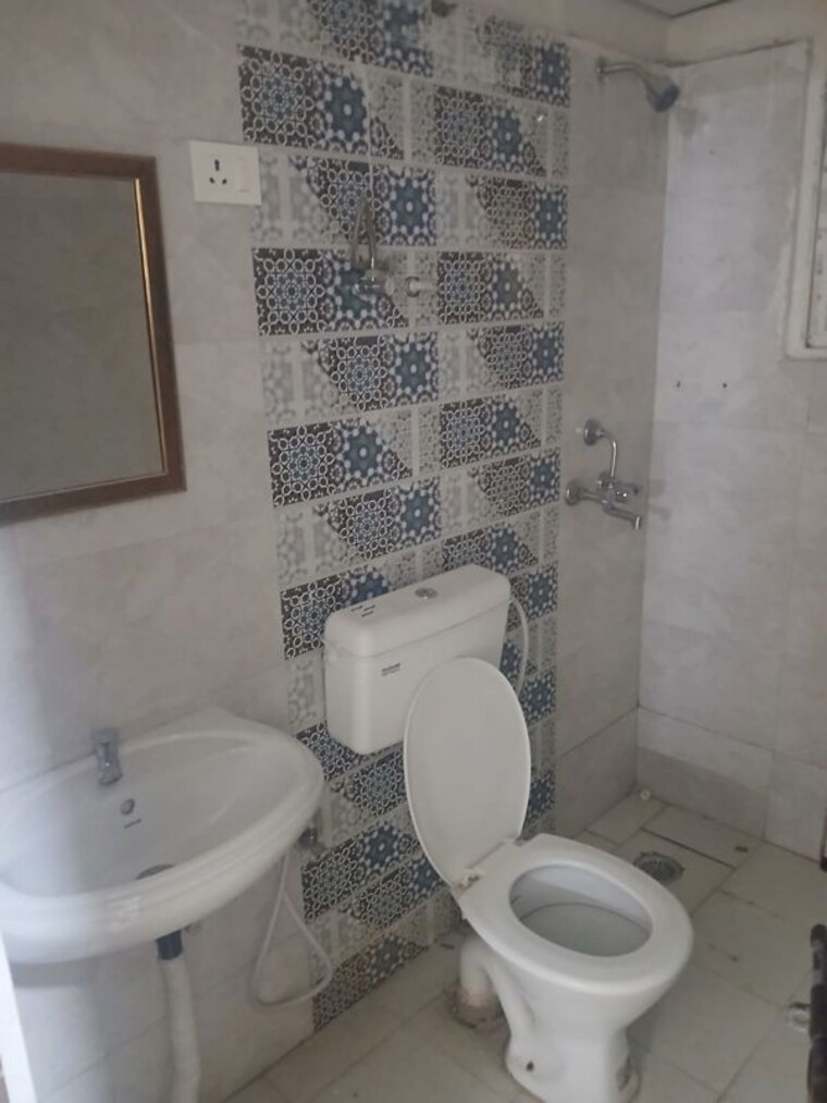 Bathroom, signature-global-proxima-phase-2 2 Bedroom 581 Sq.Ft. Apartment In Sector 89 Gurgaon 10413881