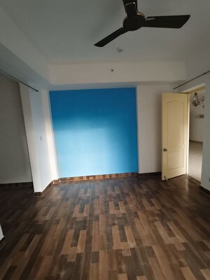 Room in 3.5 BHK Apartment at Paras Tierea Studio Apartments, Sector 137 – for Rent