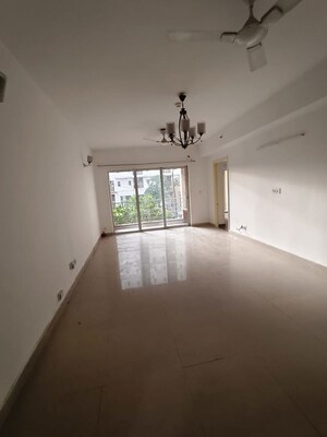 Room in 3.5 BHK Apartment at Paras Tierea Studio Apartments, Sector 137 – for Rent