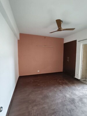 Room in 3.5 BHK Apartment at Paras Tierea Studio Apartments, Sector 137 – for Rent
