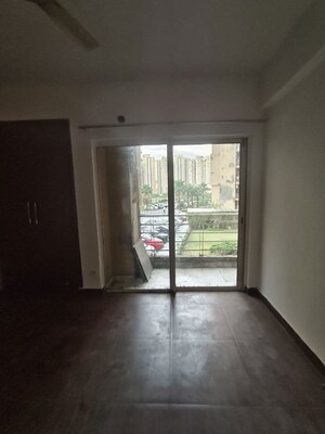 Room in 3.5 BHK Apartment at Paras Tierea Studio Apartments, Sector 137 – for Rent