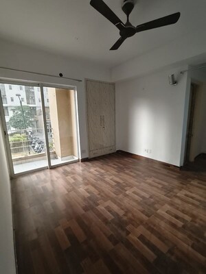 Room in 3.5 BHK Apartment at Paras Tierea Studio Apartments, Sector 137 – for Rent