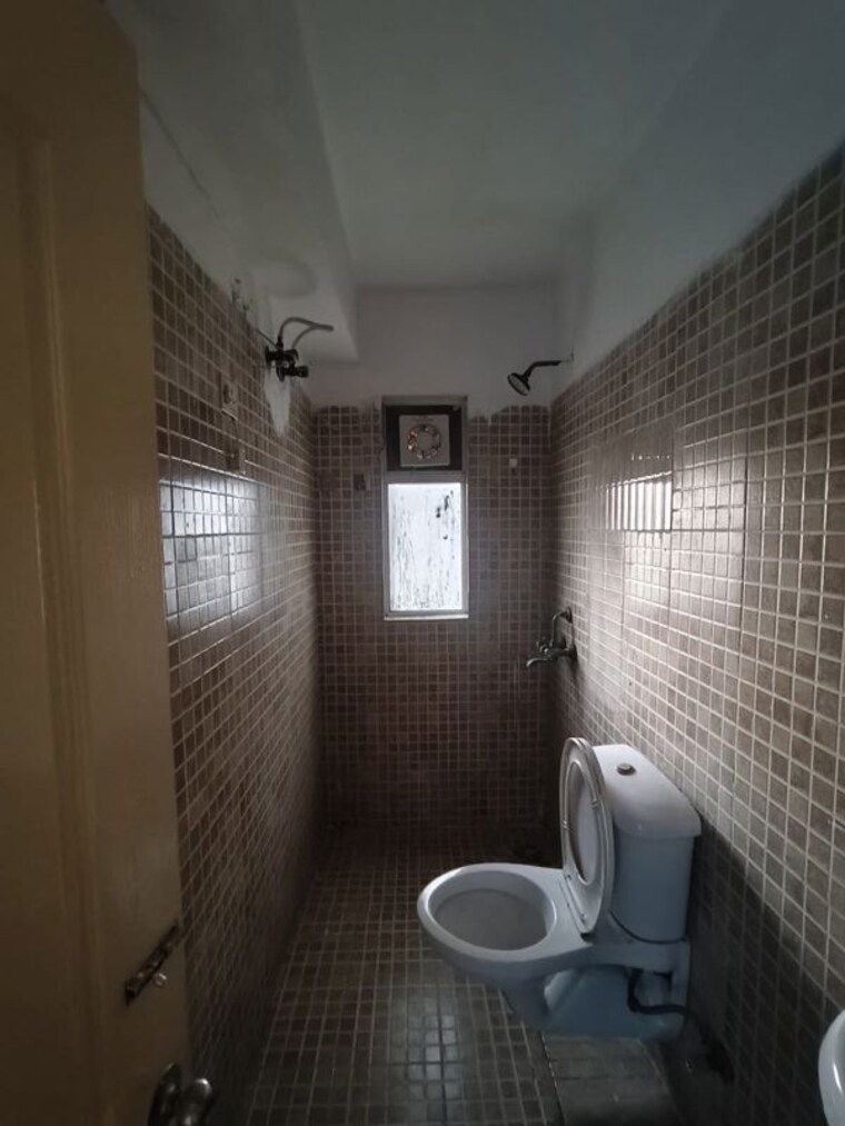 Bathroom, paras-tierea-studio-apartments 3.5 Bedroom 1580 Sq.Ft. Apartment In Sector 137 Noida 10413888