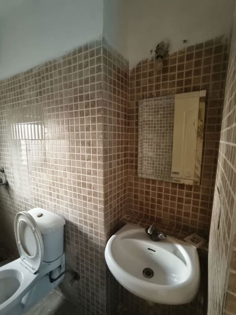 Bathroom, paras-tierea-studio-apartments 3.5 Bedroom 1580 Sq.Ft. Apartment In Sector 137 Noida 10413888
