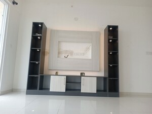 Room in 2 BHK Apartment at Godrej Aqua, International Airport Road – for Rent