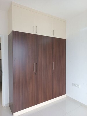 Room in 2 BHK Apartment at Godrej Aqua, International Airport Road – for Rent
