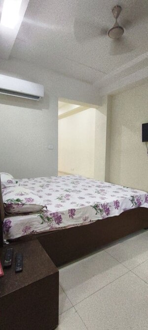 Bedroom in 3 BHK Builder Floor at Sector 45 – for Rent