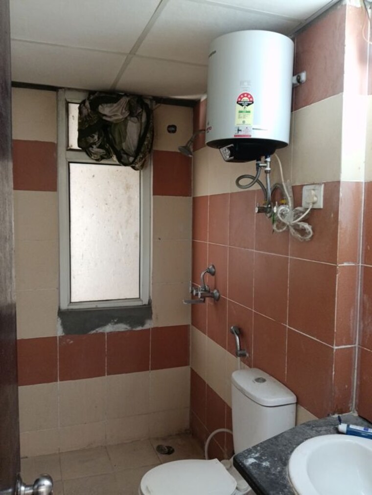 Bathroom, mahagun-mywoods-iii 2 Bedroom 960 Sq.Ft. Apartment In Sector 16c Greater Noida Greater Noida 10413968