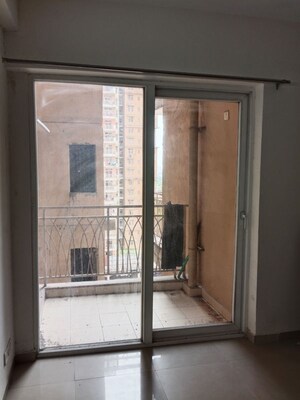 Room in 2 BHK Apartment at Mahagun Mywoods III, Sector 16c Greater Noida – for Rent