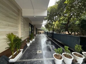 Balcony in 1 BHK Builder Floor at Dlf City Phase 3 – for Rent