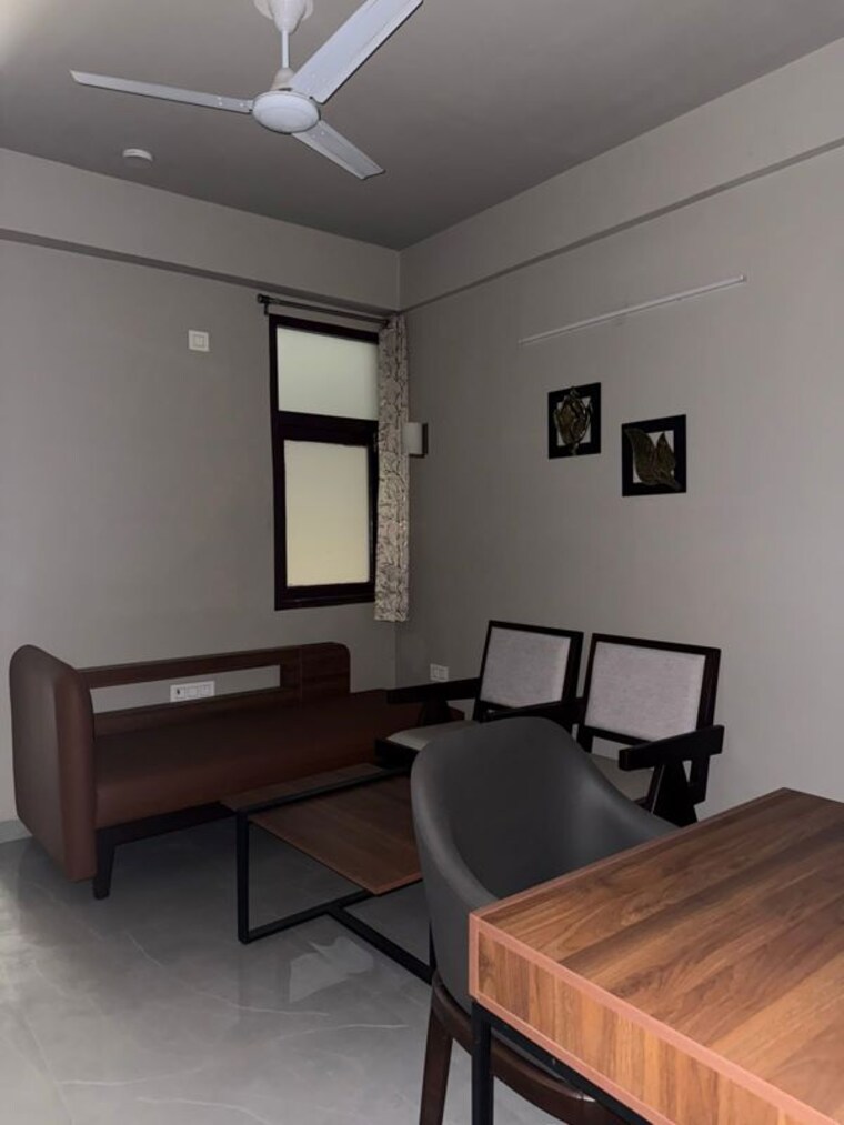 Living Room, dlf city phase 3 1 Bedroom 500 Sq.Yd. Builder Floor In Dlf City Phase 3 Gurgaon 10413976