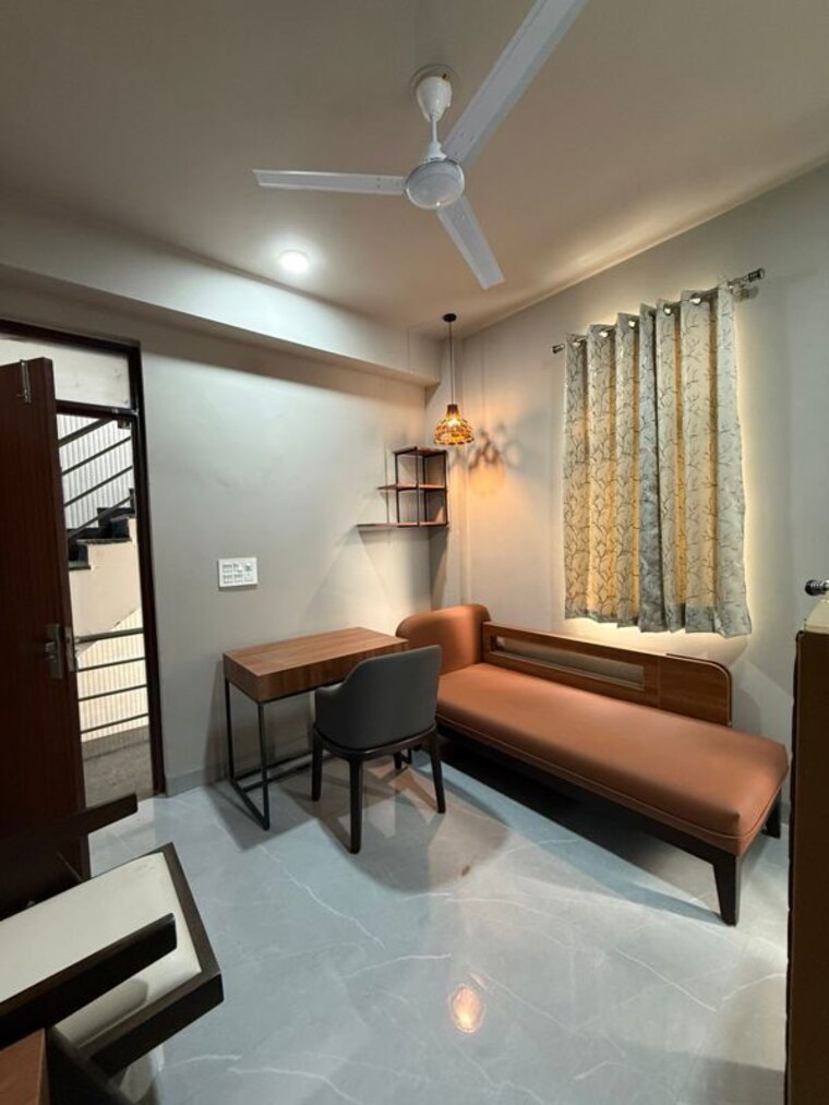 Living Room, dlf city phase 3 1 Bedroom 500 Sq.Yd. Builder Floor In Dlf City Phase 3 Gurgaon 10413976