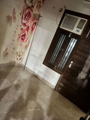 Furnished Amenities in 2.5 BHK Builder Floor at Dwarka Mor – for Rent