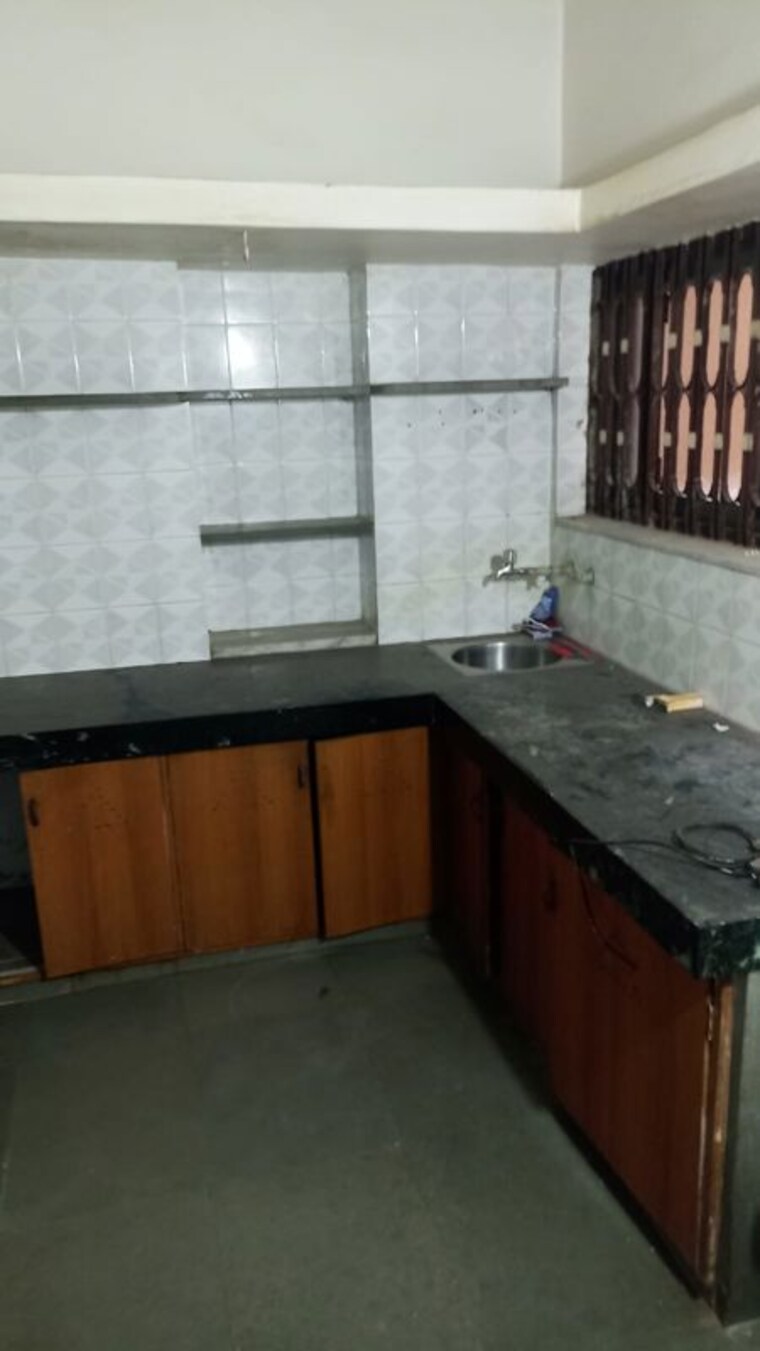 Kitchen, satellite 1 Bedroom 250 Sq.Ft. Apartment In Satellite Ahmedabad 10414025