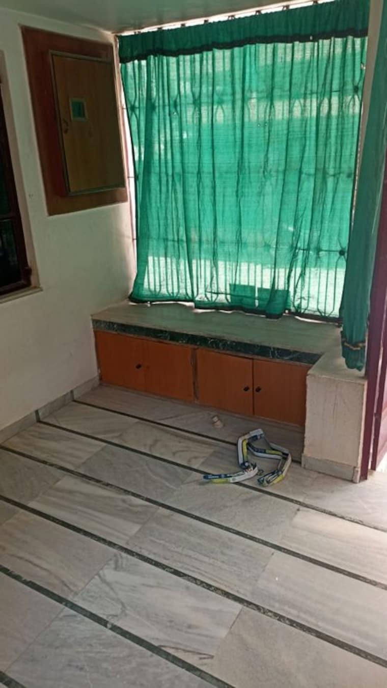 Other, satellite 1 Bedroom 250 Sq.Ft. Apartment In Satellite Ahmedabad 10414025