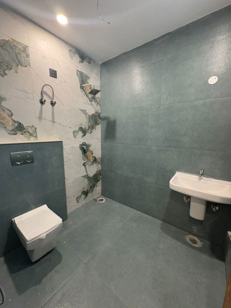 Bathroom, shri-northview-avenue 3 Bedroom 150 Sq.Yd. Apartment In Dyalpur Zirakpur 10414030