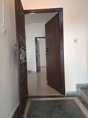 Building Lobby in 3.5 BHK Builder Floor at Orchid Island, Sector 51 – for Rent