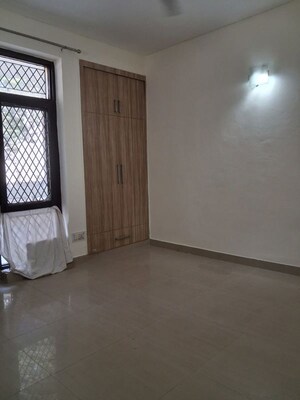 Room in 3.5 BHK Builder Floor at Orchid Island, Sector 51 – for Rent