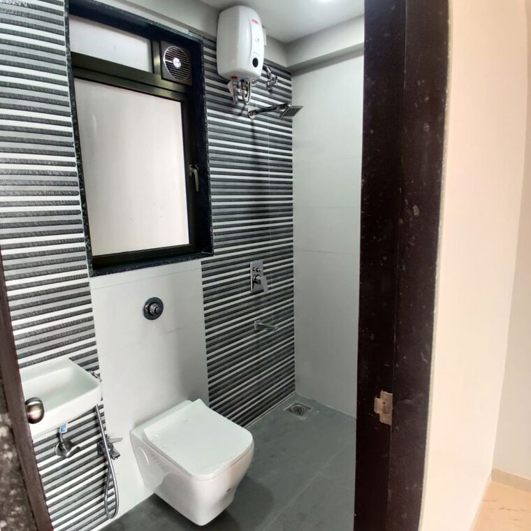 Bathroom, neminath-nemi-bhavan 2 Bedroom 623 Sq.Ft. Apartment In Goregaon West Mumbai 10414105
