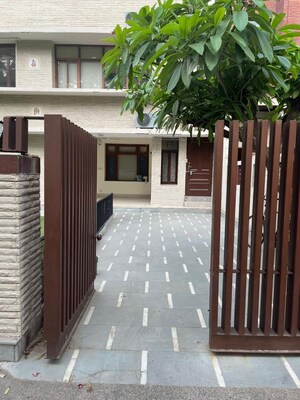 6 BHK Independent House – Exterior View View at Golf Links - for Rent