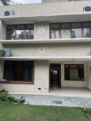 6 BHK Independent House – Exterior View View at Golf Links - for Rent