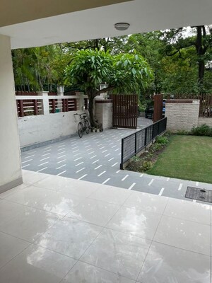Balcony in 6 BHK Independent House at Golf Links – for Rent
