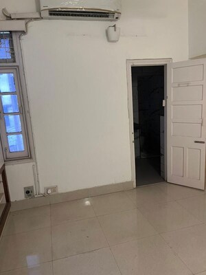Room in 6 BHK Independent House at Golf Links – for Rent