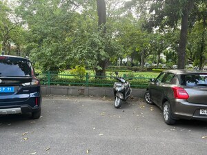 Parking in 6 BHK Independent House at Golf Links – for Rent