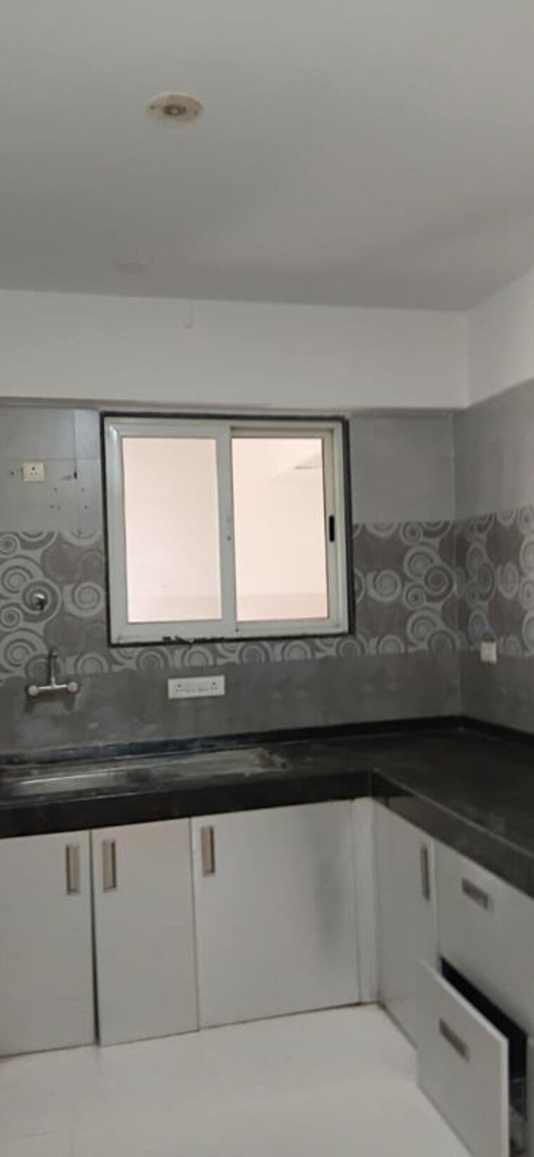 Kitchen, amanora-trendy-homes 2.5 Bedroom 750 Sq.Ft. Apartment In Hadapsar Pune 10414164