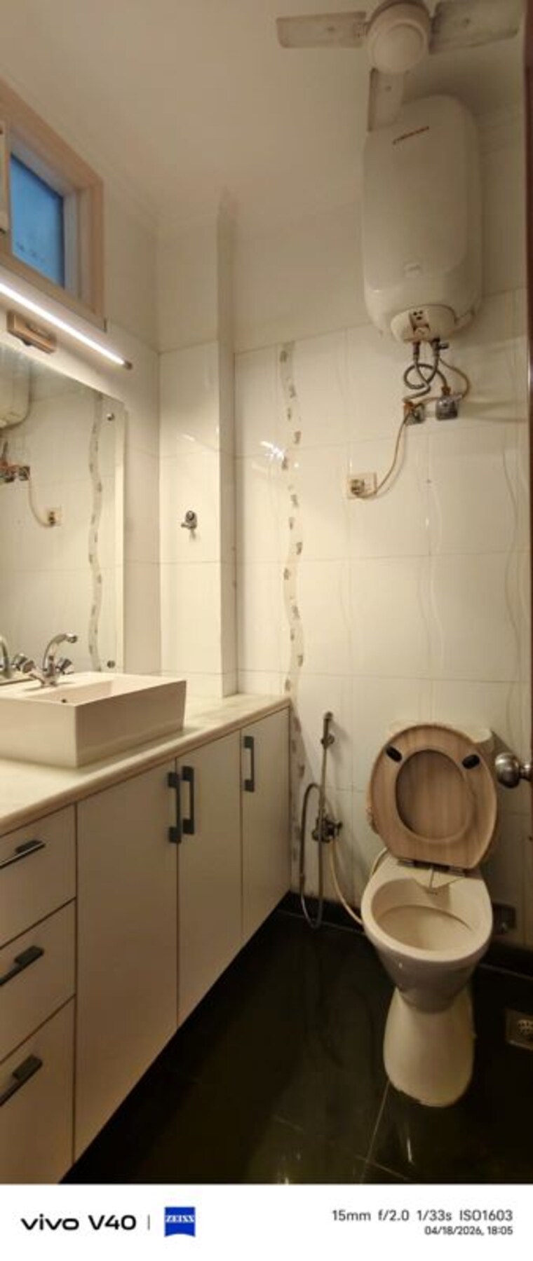 Bathroom, defence colony 3 Bedroom 217 Sq.Yd. Apartment In Defence Colony Delhi 10414160