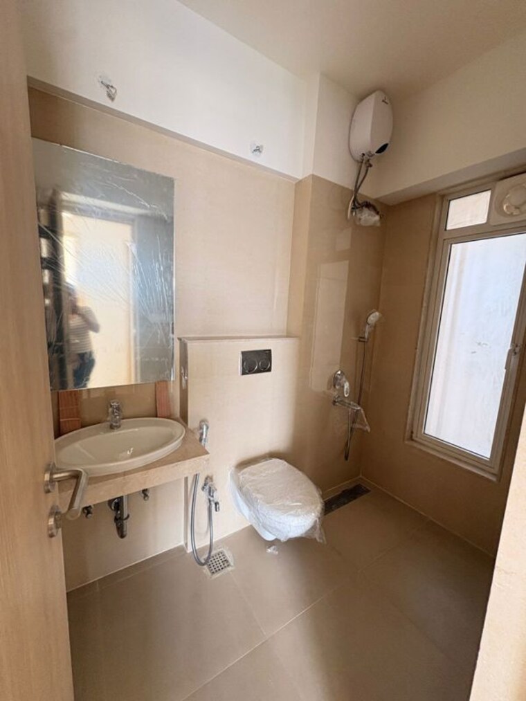 Bathroom, courtyard-by-narang-realty-and-the-wadhwa-group 3 Bedroom 1160 Sq.Ft. Apartment In Pokhran Road No Two Thane 10414186