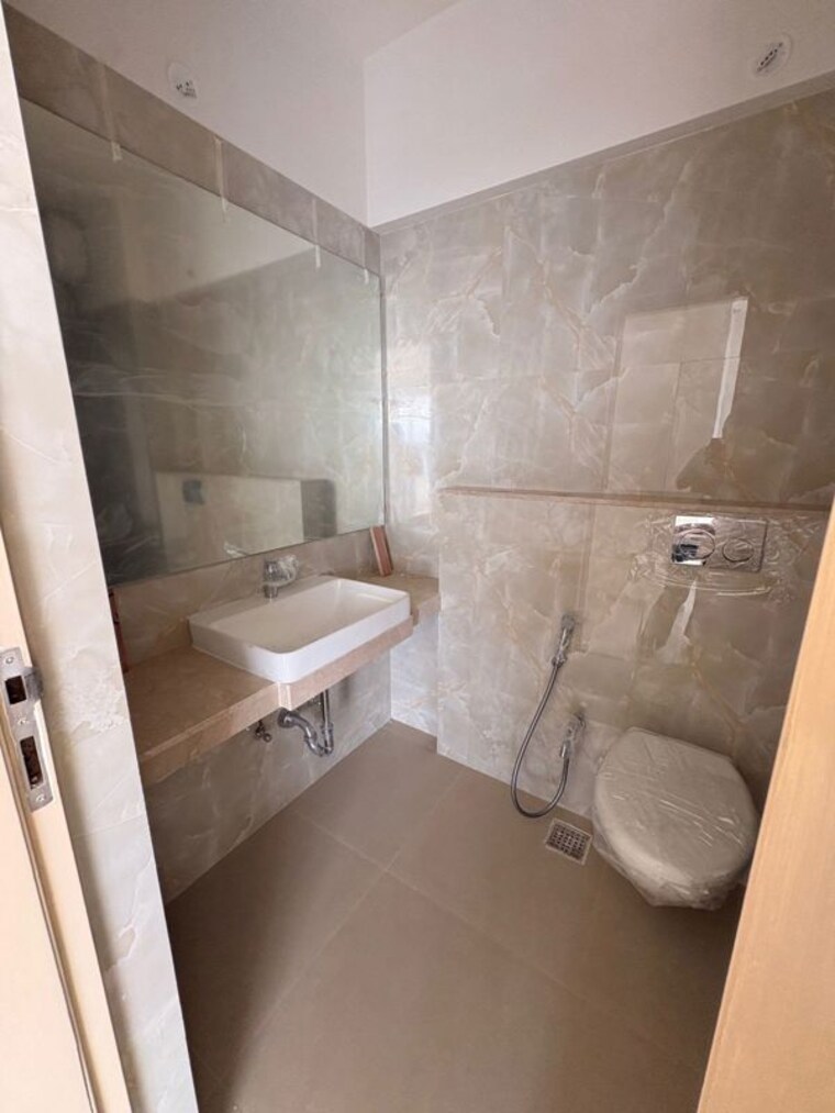 Bathroom, courtyard-by-narang-realty-and-the-wadhwa-group 3 Bedroom 1160 Sq.Ft. Apartment In Pokhran Road No Two Thane 10414186