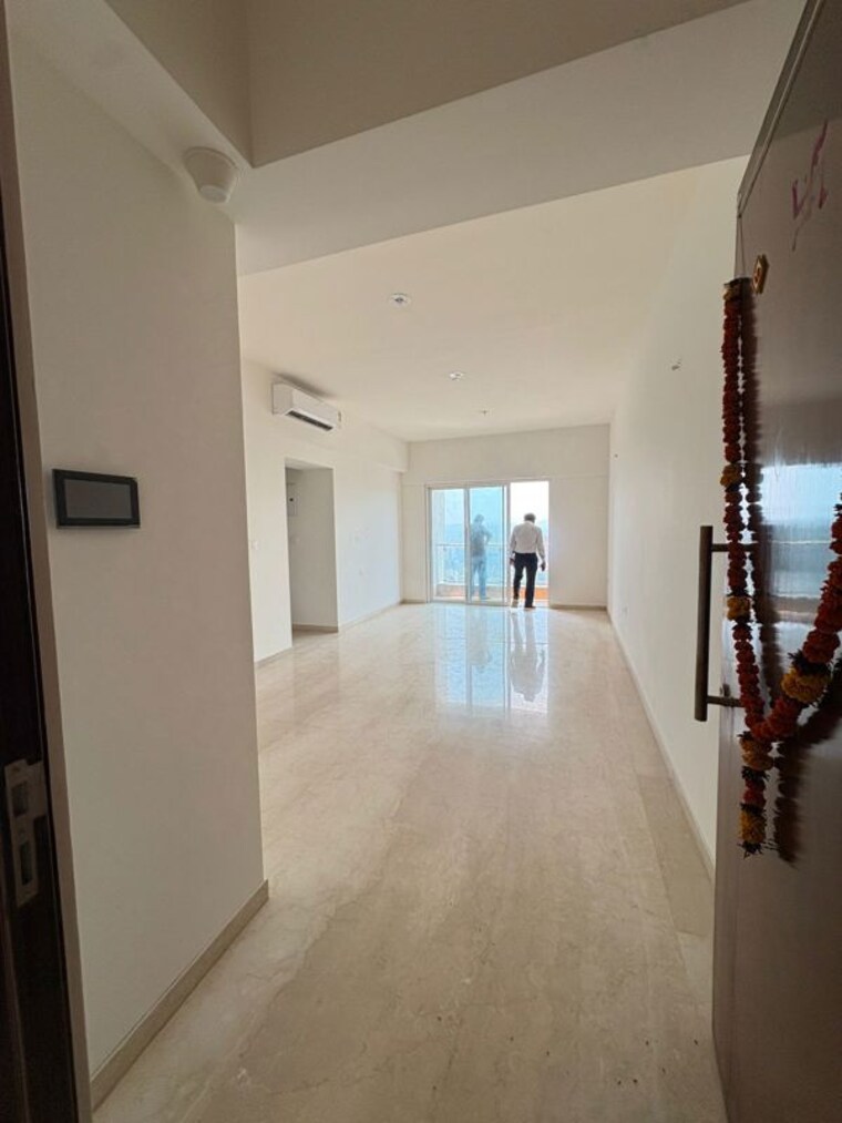 Living Room, courtyard-by-narang-realty-and-the-wadhwa-group 3 Bedroom 1160 Sq.Ft. Apartment In Pokhran Road No Two Thane 10414186