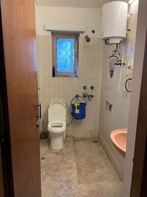 Bathroom in 1 BHK Apartment at Greater Kailash I – for Rent