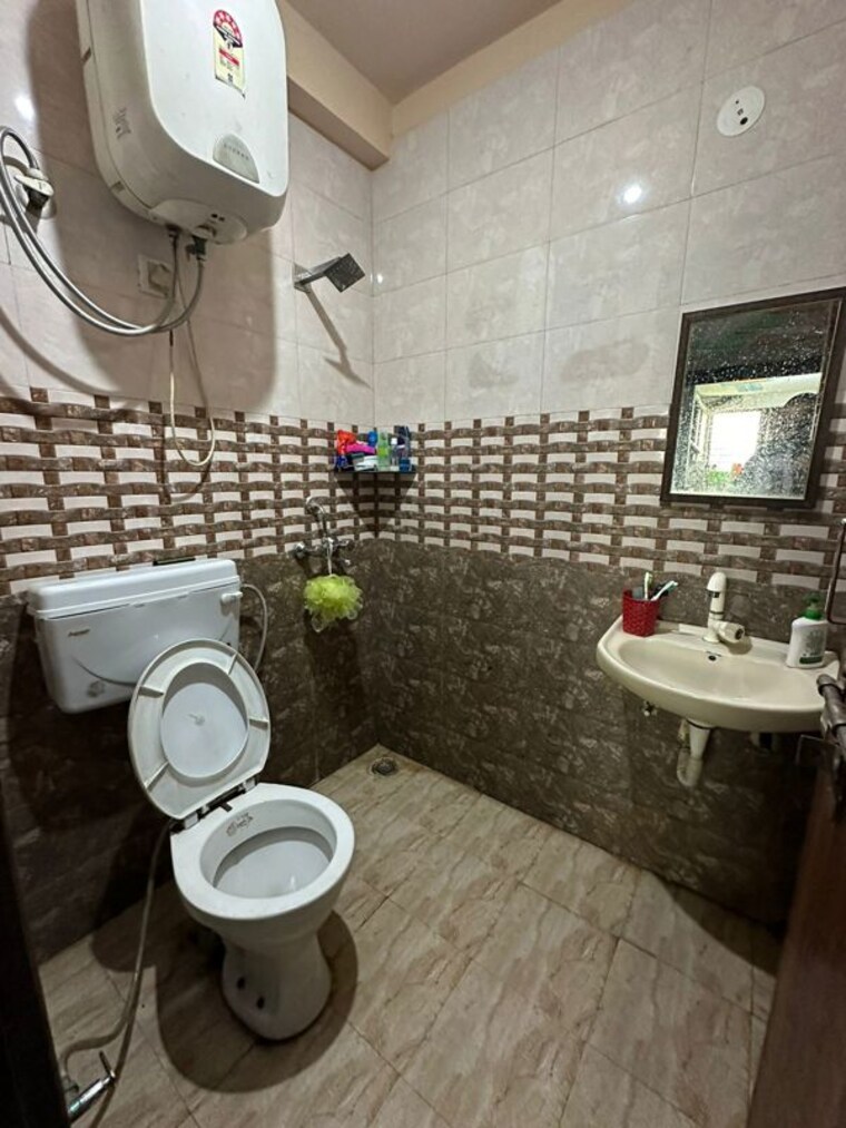 Attached Bathroom, sector 52 3 Bedroom 1800 Sq.Ft. Builder Floor In Sector 52 Gurgaon 10414238