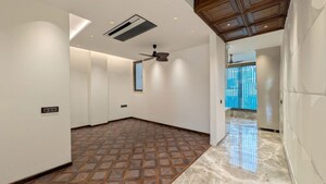 Room in 4 BHK Builder Floor at Defence Colony – for Rent