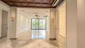 Room in 4 BHK Builder Floor at Defence Colony – for Rent