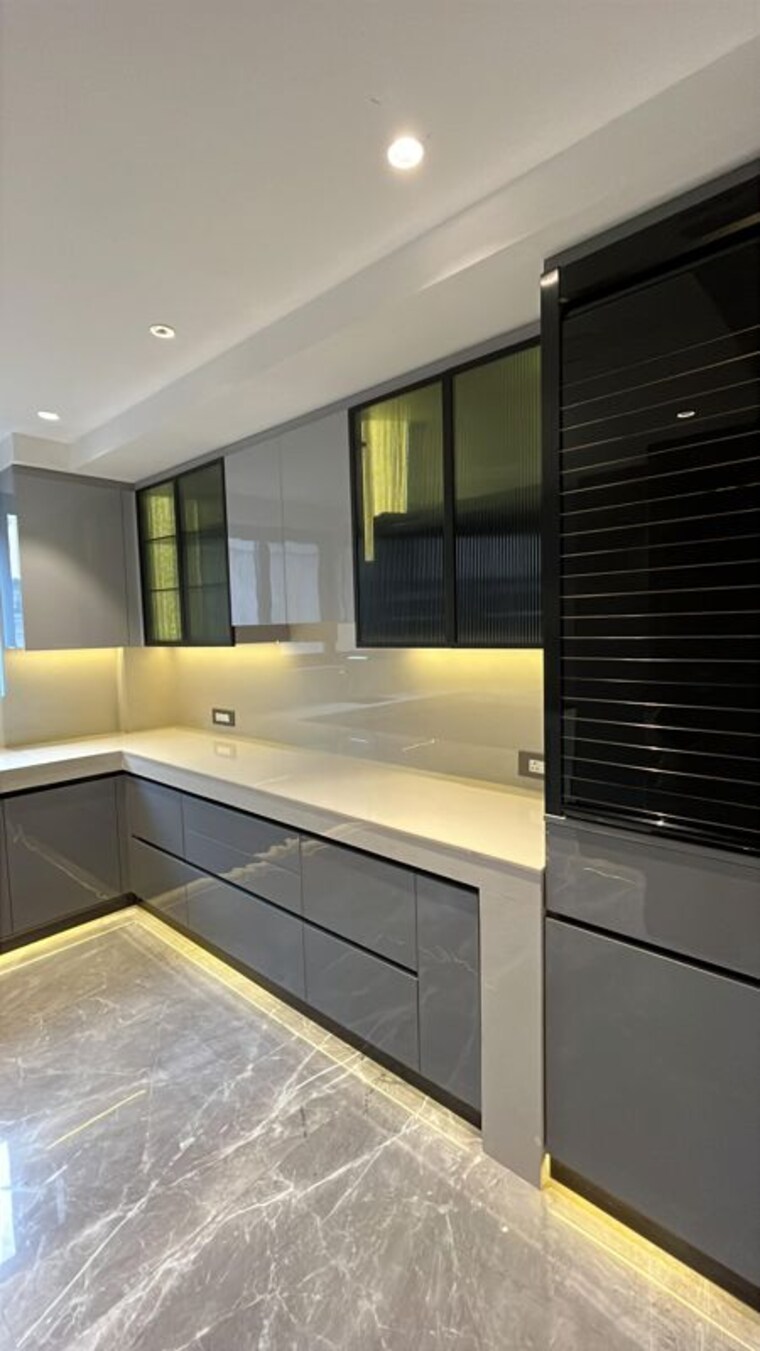 Kitchen, connaught place 4 Bedroom 350 Sq.Yd. Independent House In Connaught Place Delhi 10414259