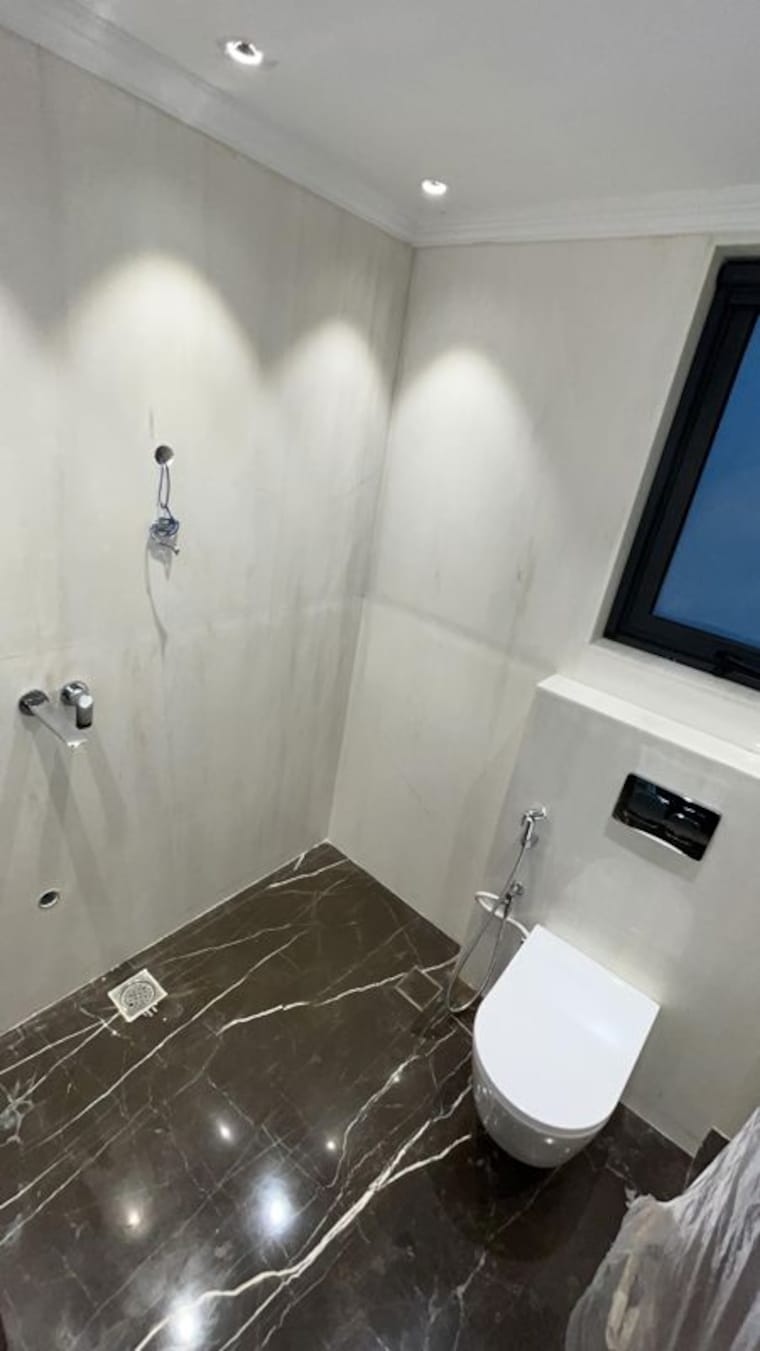 Attached Bathroom, connaught place 4 Bedroom 350 Sq.Yd. Independent House In Connaught Place Delhi 10414259