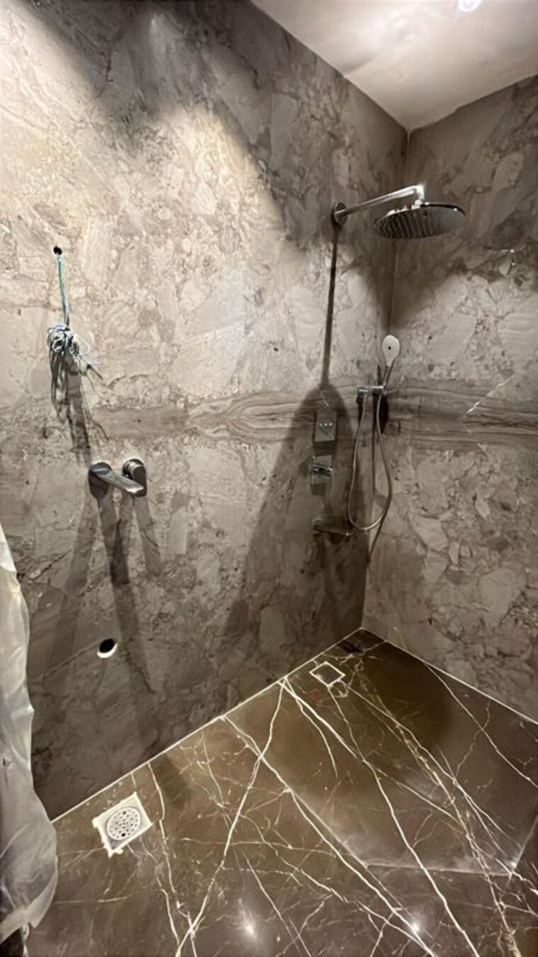 Bathroom, connaught place 4 Bedroom 350 Sq.Yd. Independent House In Connaught Place Delhi 10414259