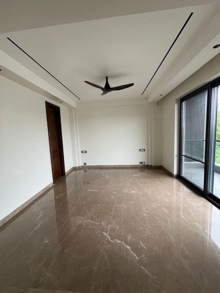 Room, connaught place 4 Bedroom 350 Sq.Yd. Independent House In Connaught Place Delhi 10414259